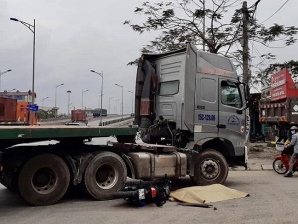 Tai nạn giao thông mới nhất hôm nay 15/3: Va chạm với xe đầu kéo, nam thanh niên tử vong tại chỗ