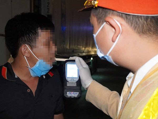 Ngày đầu ra quân, CSGT xử lý hơn 600 trường hợp vi phạm nồng độ cồn