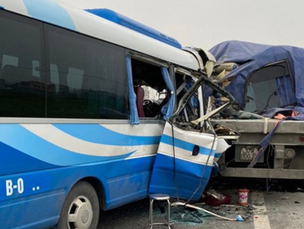 Hiện trường vụ tai nạn giao thông khiến 2 người chết tại Nghệ An