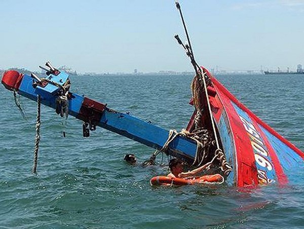Quảng Nam: Chìm tàu câu mực, 47 ngư dân được cứu vớt an toàn