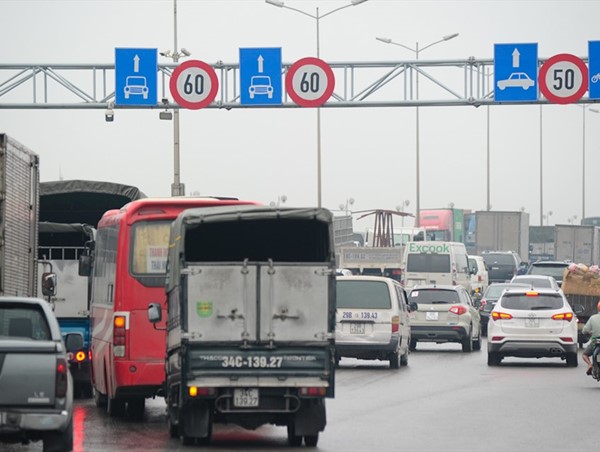 Cầu Thanh Trì trong ngày đầu giảm tốc độ tối đa