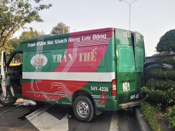 5 xe ô tô tông liên hoàn trên Quốc lộ 51