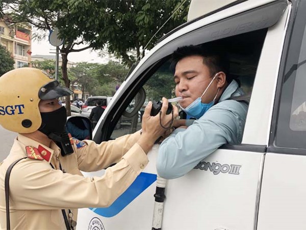 Tài xế ân hận vì được mời uống 1 lon bia, phương tiện bị giữ 7 ngày