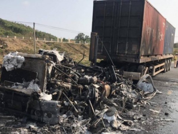 Tai nạn giao thông mới nhất hôm nay 20/3: 2 xe bốc cháy sau tai nạn trên quốc lộ 19, 1 người tử vong