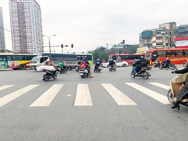 Thói hư - tật xấu trong văn hóa giao thông Hà Nội