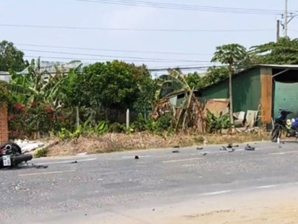 Hai xe máy tông trực diện, người phụ nữ mang thai 5 tháng tử vong thương tâm