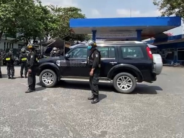 Vụ án “Buôn lậu, sản xuất 200 triệu lít xăng giả”: Khám xét cửa hàng xăng tại TP Hồ Chí Minh