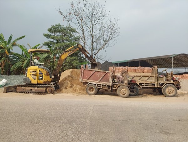 Bãi tập kết vật liệu xây dựng trên tỉnh lộ 419 ở xã Cộng Hòa, huyện Quốc Oai: Cần xử lý triệt để