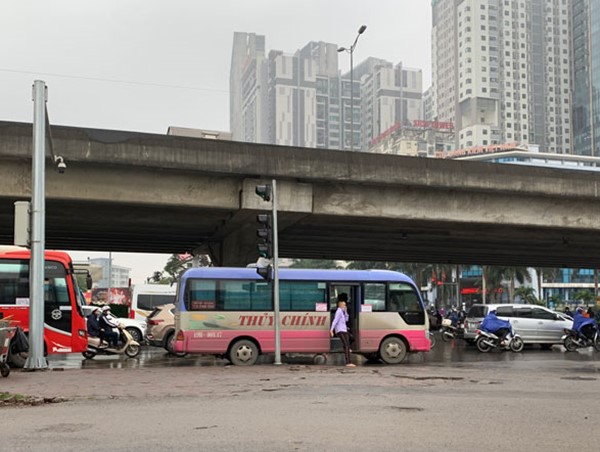 Hà Nội: Xử lý nghiêm xe dừng, đón trả khách quanh bến xe Mỹ Đình