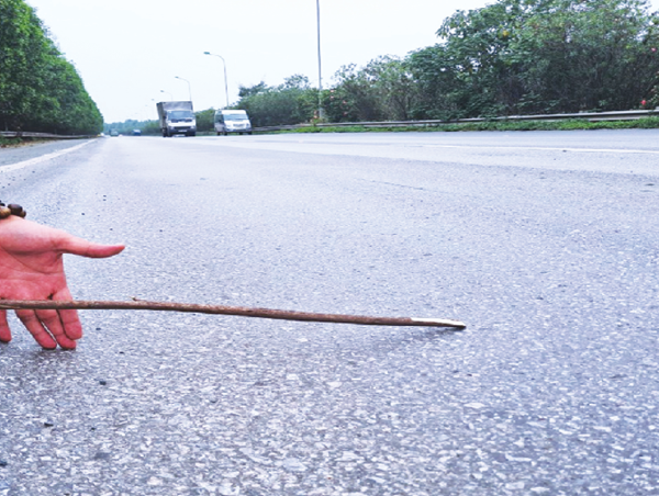 Lún võng mặt Đại lộ Thăng Long