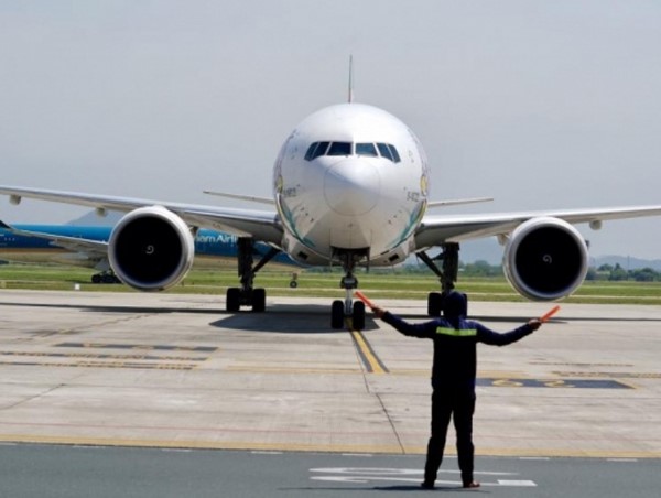 Sự cố bất ngờ khiến máy bay phải dừng chờ 7 phút mới về được vị trí đỗ quy định