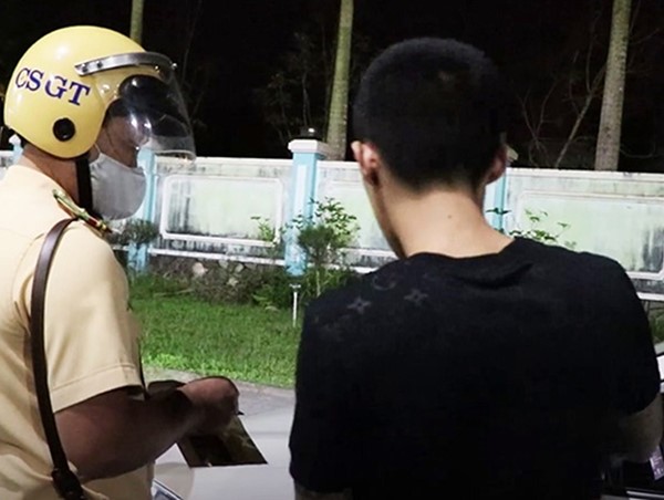 Quảng Nam: “Dính” ma túy, 2 tài xế bị phạt 75 triệu đồng