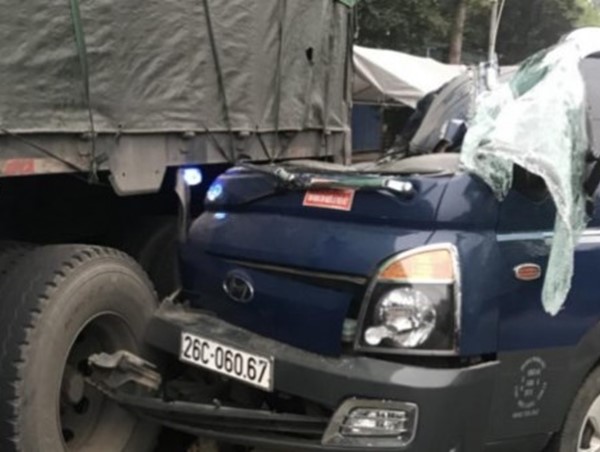 Tai nạn giao thông mới nhất hôm nay 30/3: Tông vào đuôi xe đầu kéo, một người tử vong tại chỗ