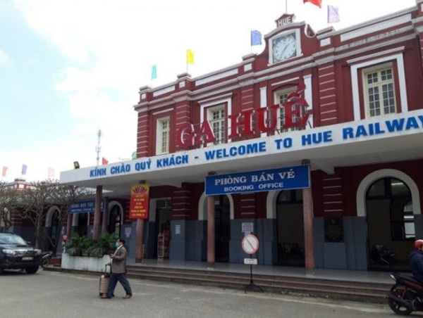 Người phụ nữ lao vào đoàn tàu SE4 đang vào ga Huế, tử vong tại chỗ