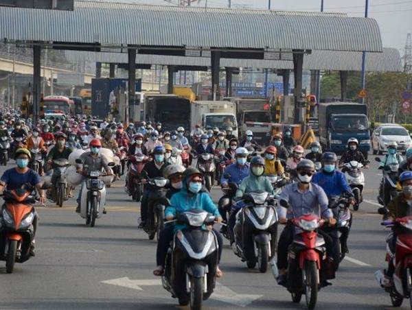 Vừa chính thức thu phí, xa lộ Hà Nội đã tê liệt