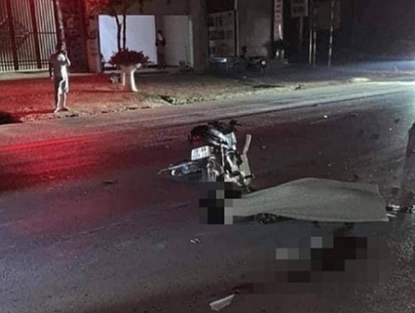 Ba xe máy va chạm liên hoàn, 4 người thương vong