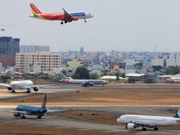 Hàng không ''căng thẳng'', đường sắt ''dễ thở'' dịp nghỉ lễ 30/4 và 1/5