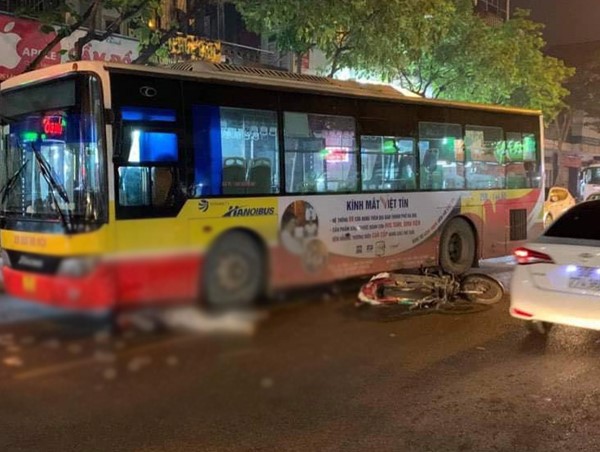 Nam thanh niên tử vong sau va chạm xe buýt