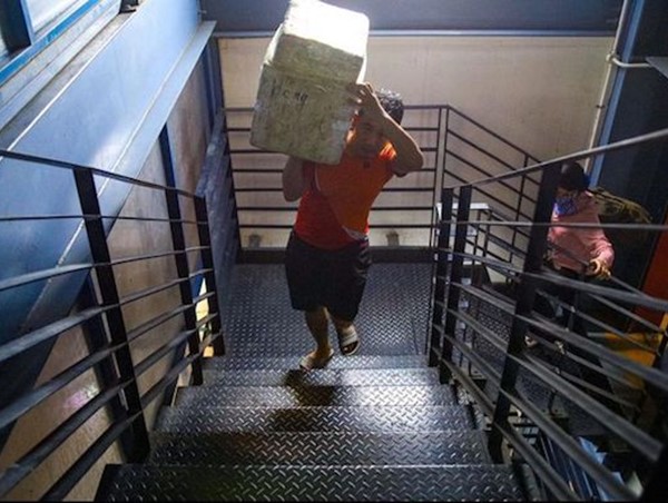 Yêu cầu lắp thêm thang máy ở nhà giữ xe Sân bay Tân Sơn Nhất