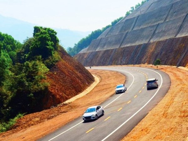 Vì sao nhiều gói thầu cao tốc Bắc - Nam bị chậm tiến độ?