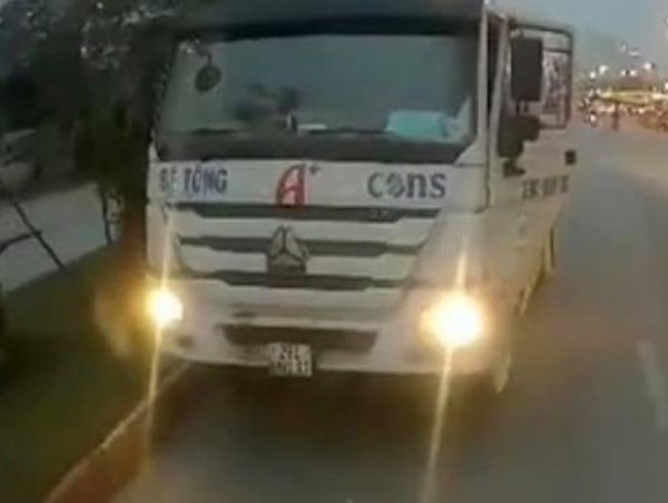 Phạt 4 triệu đồng tài xế xe bồn đi vào đường ngược chiều