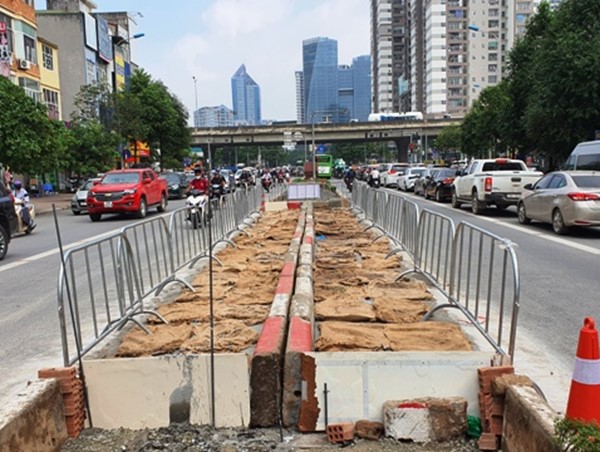 Thi công hầm chui Lê Văn Lương: Khẩn trương hoàn trả mặt đường