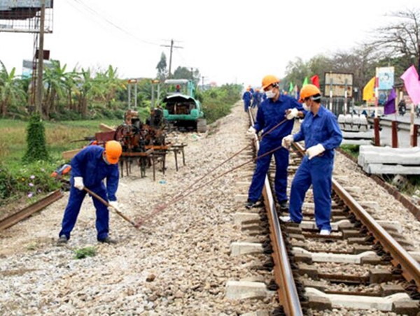 Thấy gì từ việc Tổng Công ty Đường sắt Việt Nam “tố” bị “đẩy đến đường cùng”?