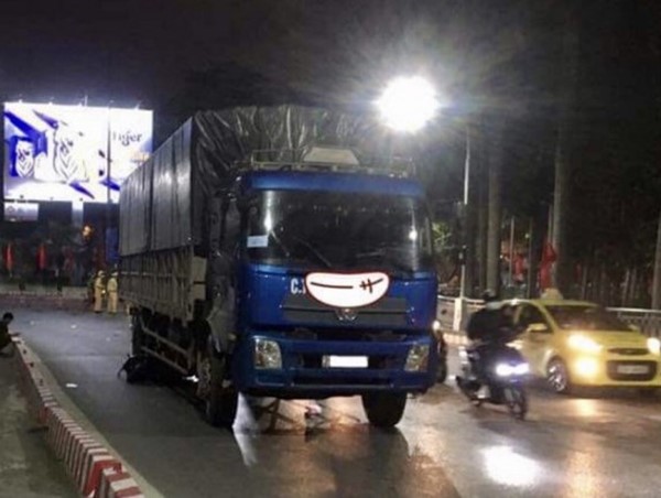 Va chạm với xe tải, người đàn ông đi xe máy tử vong