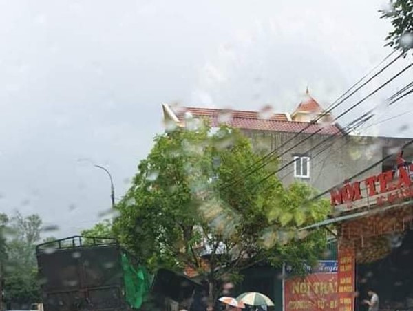 Quảng Ninh: Xe container mất lái đâm vào xe tải khiến 3 người thương vong