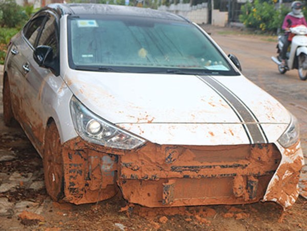 Sạt lở cát nghiêm trọng đe dọa tuyến đường du lịch Mũi Né