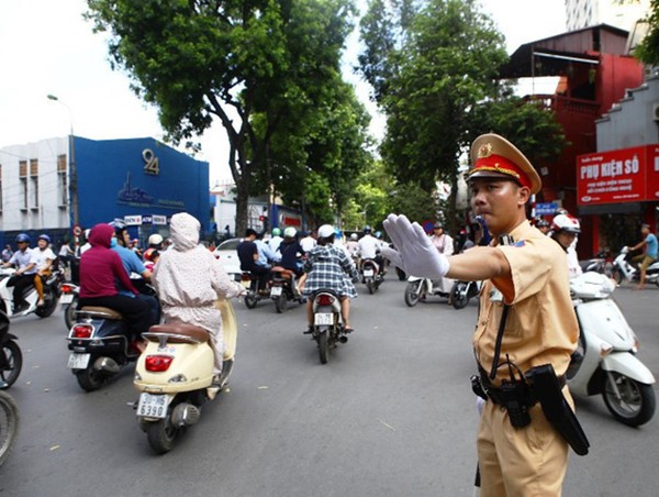 Gặp rắc rối về giao thông trong kỳ nghỉ lễ, người dân gọi ai, theo số nào?