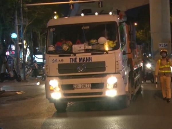 Tình trạng xe tải trọng lớn đi sai giờ tiềm ẩn nguy cơ tai nạn giao thông