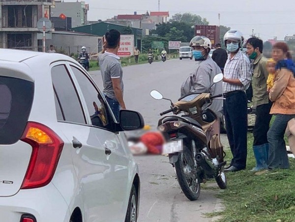 Tai nạn giao thông mới nhất hôm nay 23/4: Xe máy va chạm với container, ba người thương vong