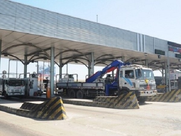 Nam thanh niên tông dải phân cách trạm thu phí cầu Đồng Nai tử vong