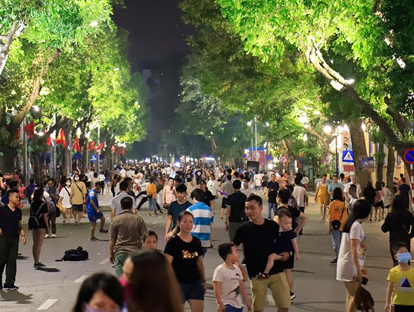Quận Hoàn Kiếm ra thông báo tạm dừng tổ chức hoạt động không gian đi bộ