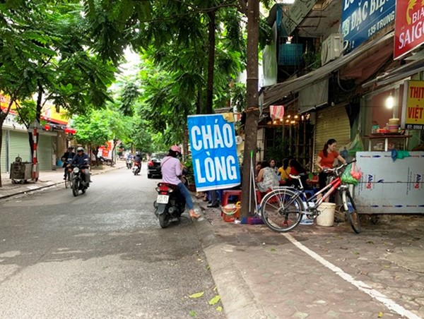 Bất cập trong việc sắp xếp phương tiện trên phố Nguyễn Văn Tuyết: Cơ quan chức năng nói gì?