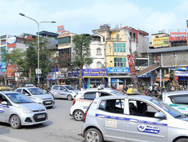 Yêu cầu xử lý nghiêm tình trạng taxi ngoại tỉnh thường xuyên đón trả khách trên địa bàn Thủ đô