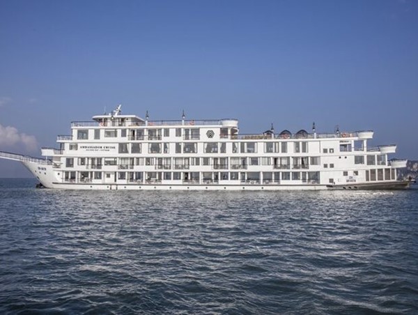 Toàn bộ nhân viên và hành khách du thuyền Ambassador Cruise âm tính lần 1 với SARS-CoV-2