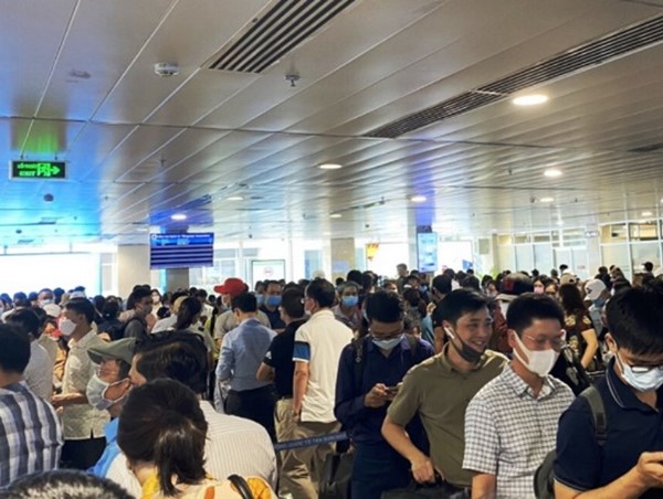 Sân bay Tân Sơn Nhất đón lượng hành khách cao kỷ lục trong đợt nghỉ lễ 30/4 - 1/5