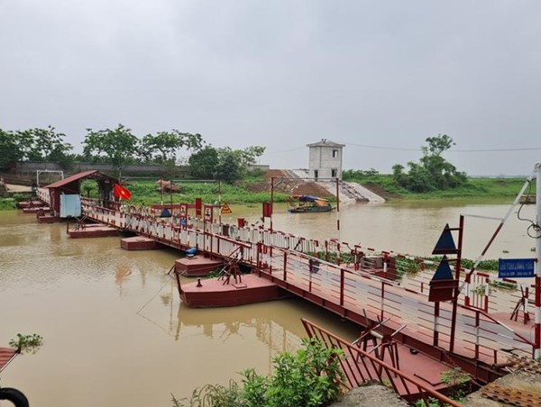 Yêu cầu kiểm tra, làm rõ việc xây cầu phao Lương Phúc rồi thu phí trái quy định