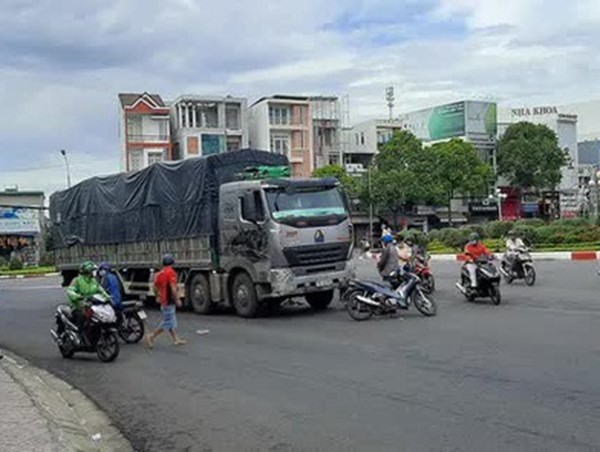 Tai nạn giao thông mới nhất hôm nay 6/5: Xe tải va chạm với xe máy, một học sinh lớp 12 tử vong