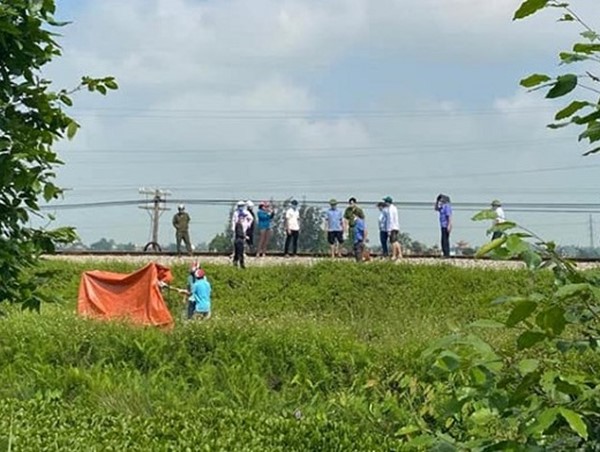 Nghệ An: Mẹ ôm con đã tử vong nằm chờ tàu hỏa để tự tử