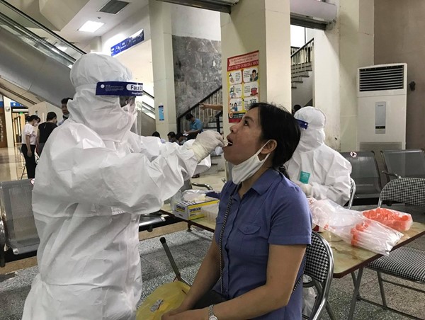 Sáng nay, lấy 300 mẫu xét nghiệm Covid-19 cho nhân viên Ga Hà Nội
