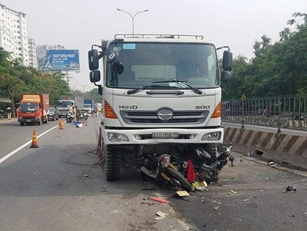 Tai nạn giao thông mới nhất hôm nay 8/5: Xe ben lao vào công trường làm 4 người thương vong