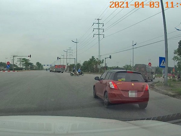 Hà Nội: Xử phạt lái xe vượt đèn đỏ qua tin báo của người dân