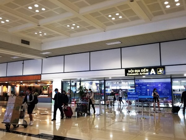 Hành khách qua sân bay Nội Bài sụt giảm mạnh