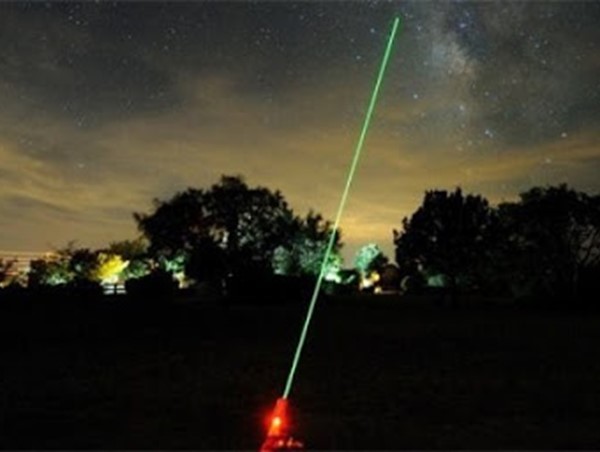 Cảnh báo tình trạng chiếu tia laser, bay flycam uy hiếp an toàn hàng không