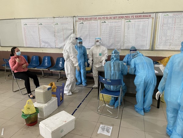 Xét nghiệm Covid-19 cho toàn bộ nhân viên Ga Giáp Bát
