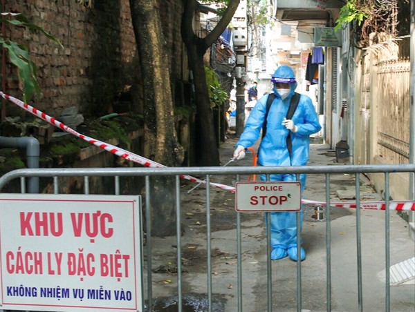 Vợ bác sĩ Bệnh viện Phổi Trung ương cùng chuyến bay Giám đốc Hacinco dương tính SARS-CoV-2