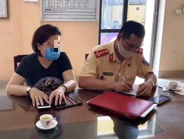 Lùi xe Innova trên cao tốc Hà Nội - Thái Nguyên, nữ tài xế bị phạt nặng